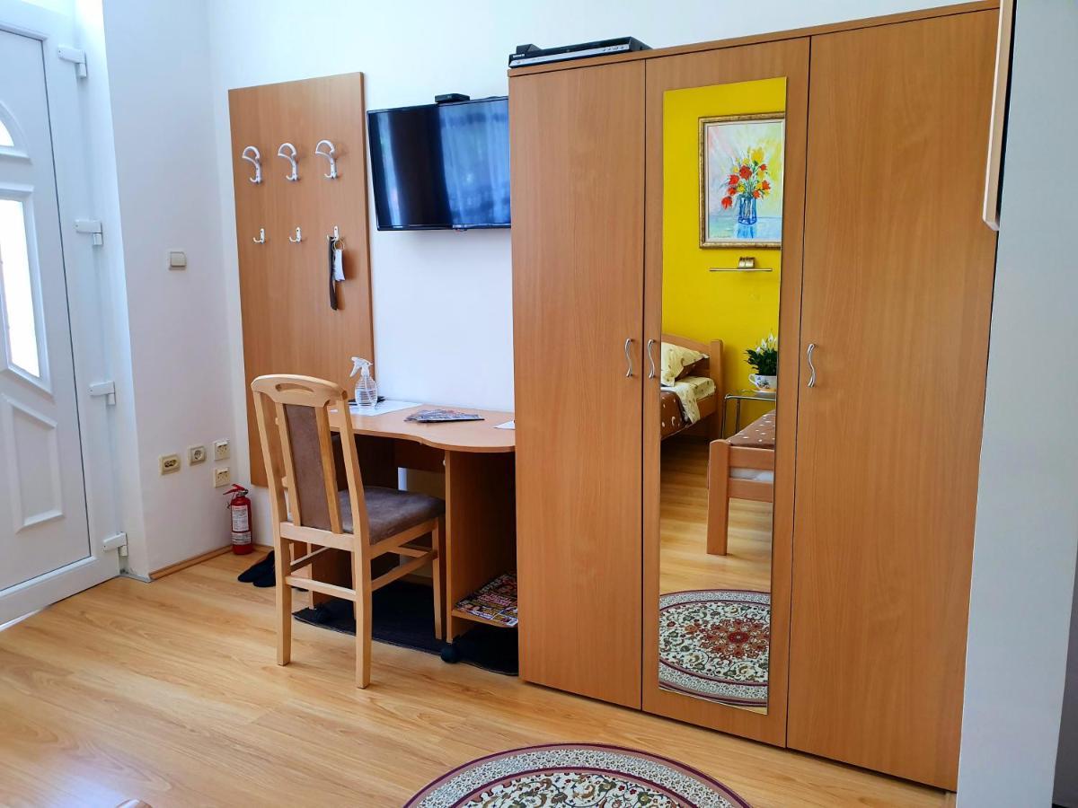 Nilena Apartmani 斯梅代雷沃 外观 照片