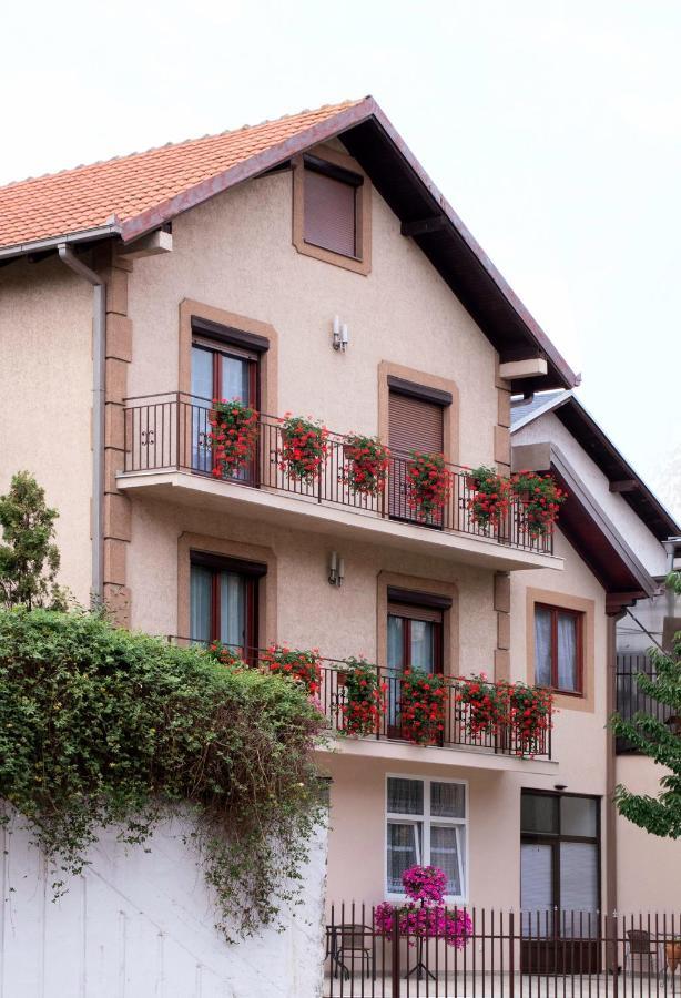 Nilena Apartmani 斯梅代雷沃 外观 照片